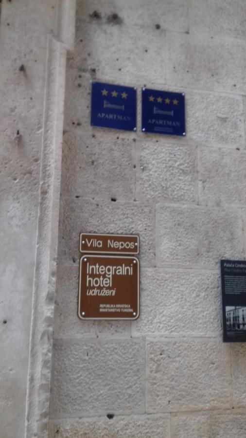 Inchy Accommodation - In The Center Of Diocletian'S Palace سبليت المظهر الخارجي الصورة