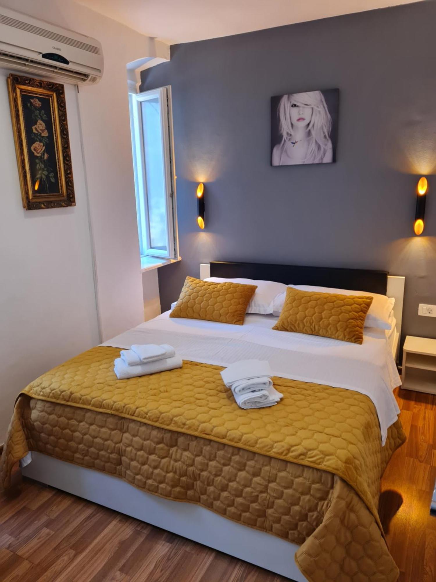 Inchy Accommodation - In The Center Of Diocletian'S Palace سبليت المظهر الخارجي الصورة