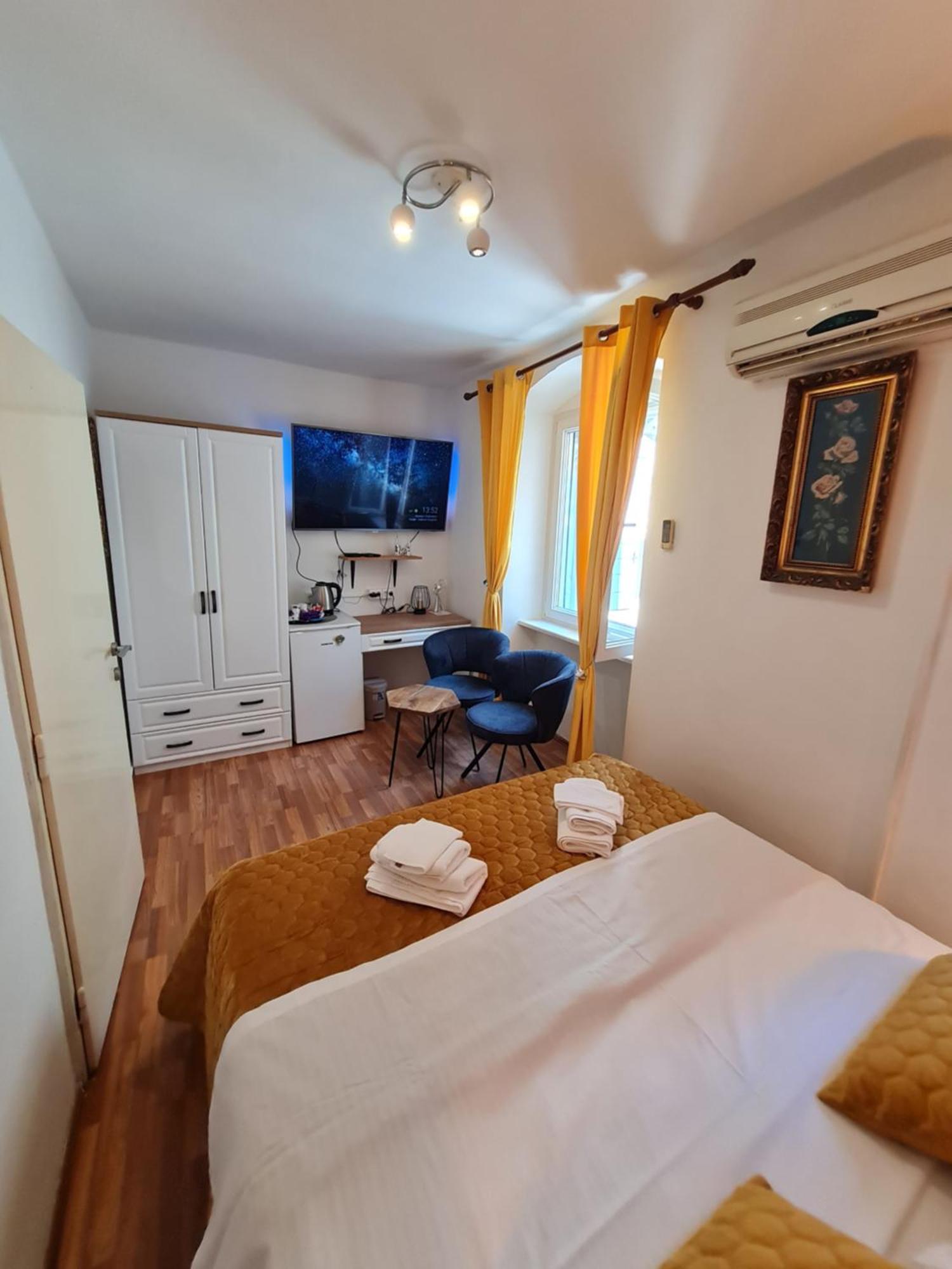 Inchy Accommodation - In The Center Of Diocletian'S Palace سبليت المظهر الخارجي الصورة