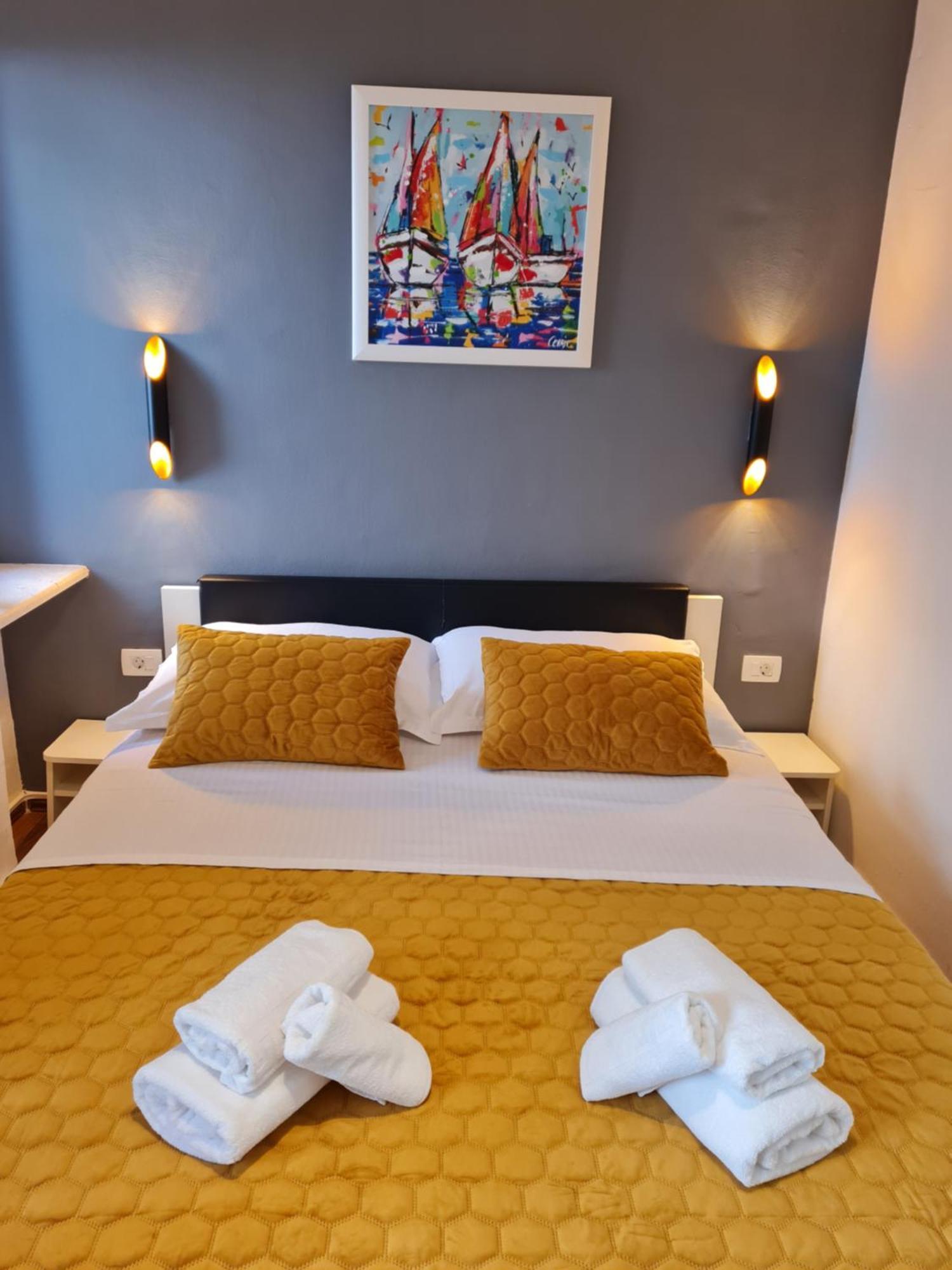 Inchy Accommodation - In The Center Of Diocletian'S Palace سبليت المظهر الخارجي الصورة